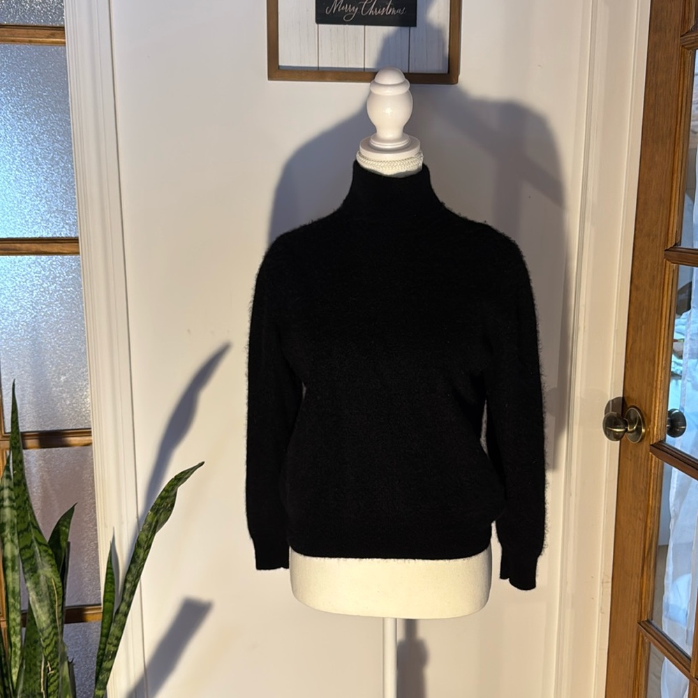 🖤🍂 Softest sweater ever! 💯 cashmere! 🍂🖤